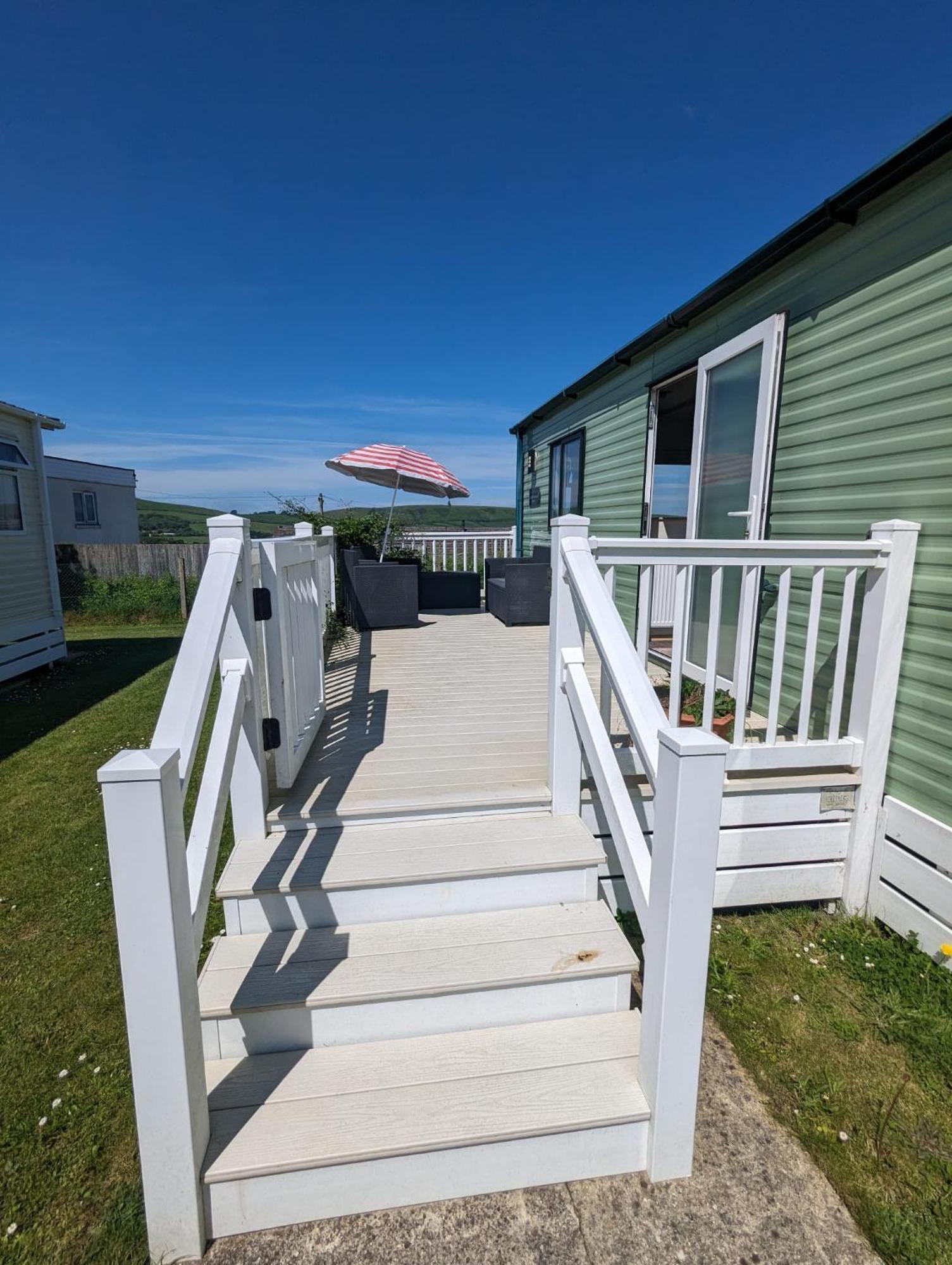 Lovely Bright Modern Caravan Swanage On Peaceful And Tranquil Holiday Park Экстерьер фото
